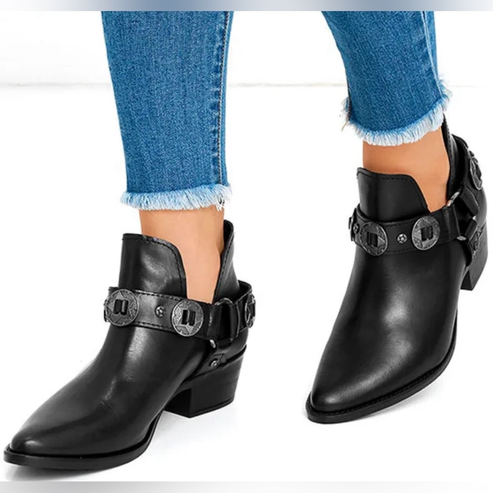 Steve Madden Aces Leather Western Black Ankle Booties with Metal Buckles Size 6